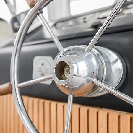 Modern Boat Close To Amsterdam And Haarlem Botel *