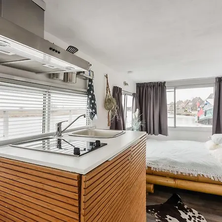 Botel Modern Boat Close To Amsterdam And Haarlem *